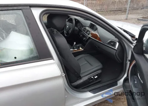 2016 BMW 320I xDrive z USA, uszkodzony, nr VIN WBA8E5G58GNU19131